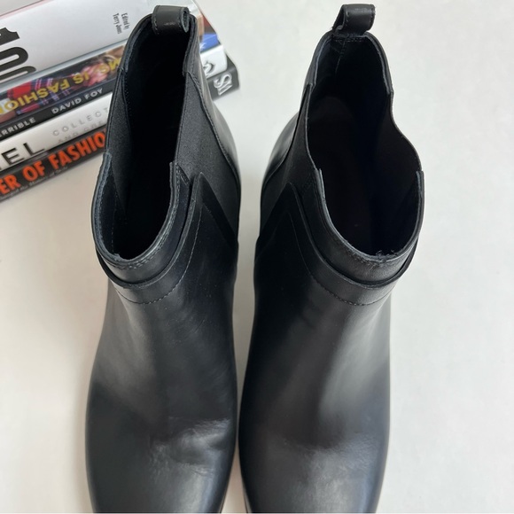 NEW VINCE Boots Hallie Leather Ankle Chelsea Bootie - Picture 10 of 16